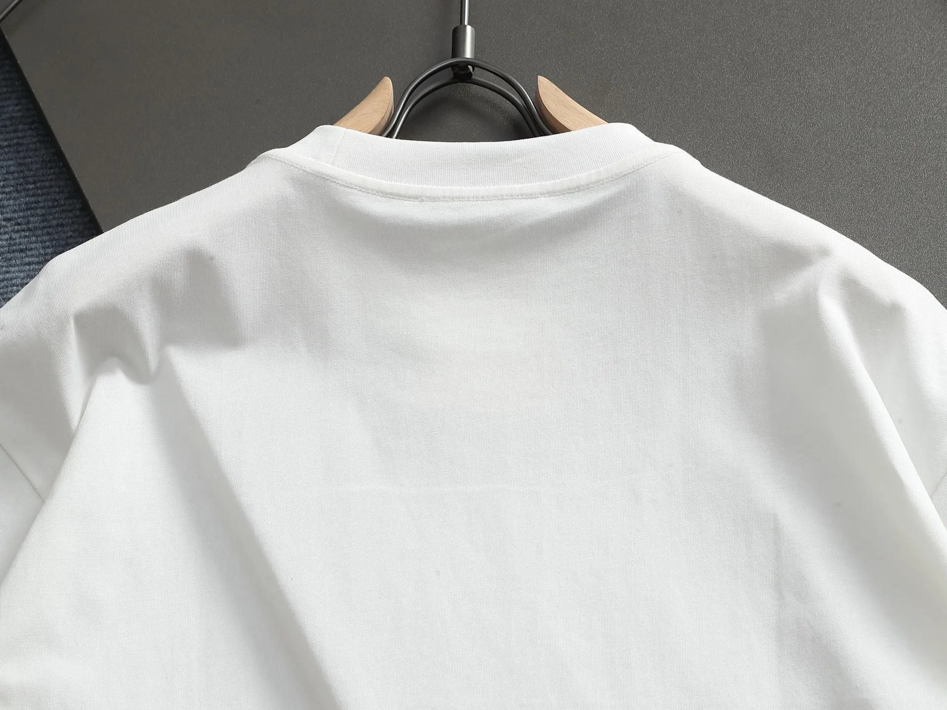 Alexanderwang 2025 New Arrival Same Style👫 T ， ！ ， ， logo ！ ， Versatile， ， ！ ！ Classic Versatile T ， logo ！ ！ Quality ， ！！ ：Black White Size：XS S M L